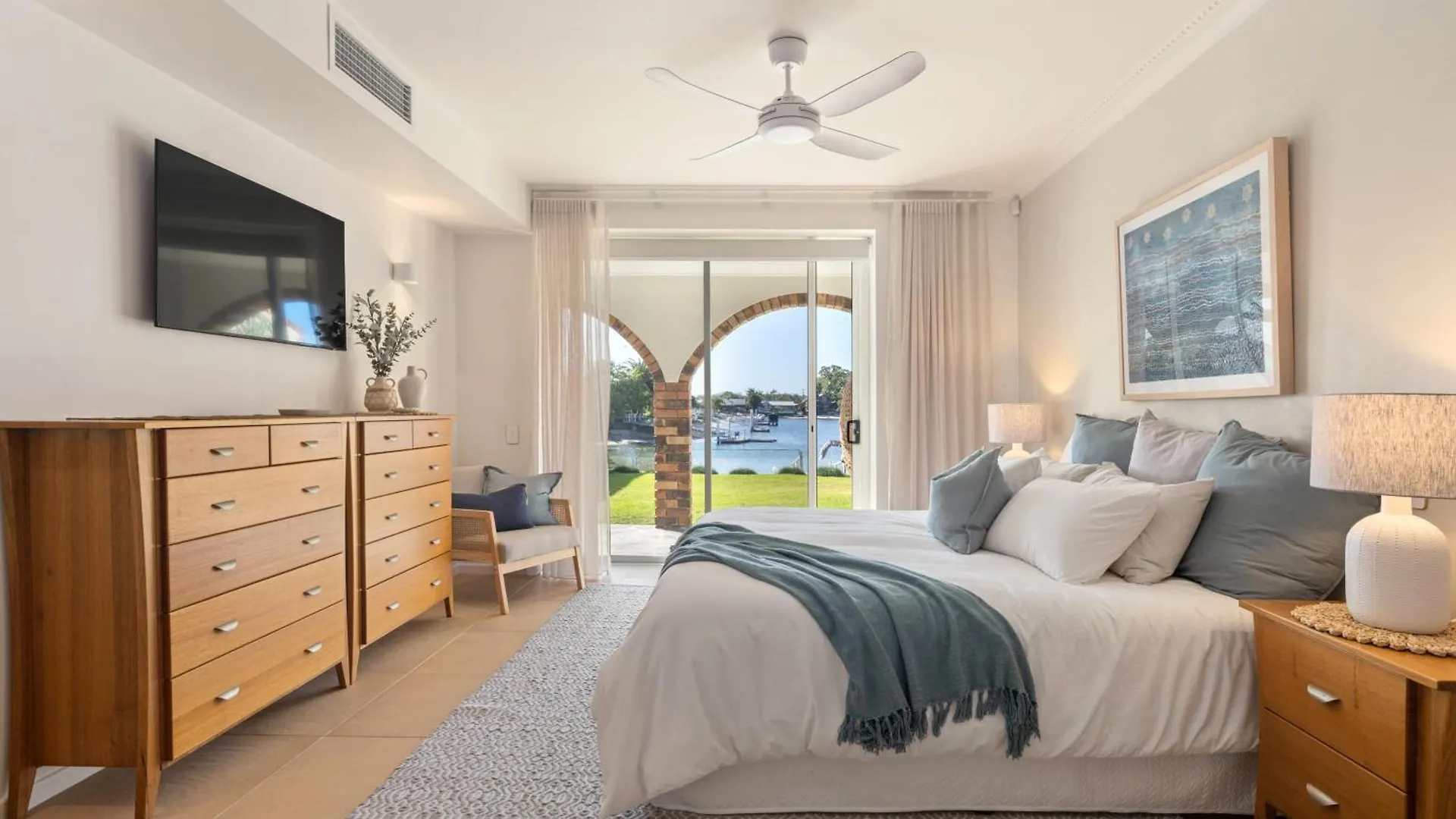 Holiday home Waterfront Bliss On Maroochydore Canal